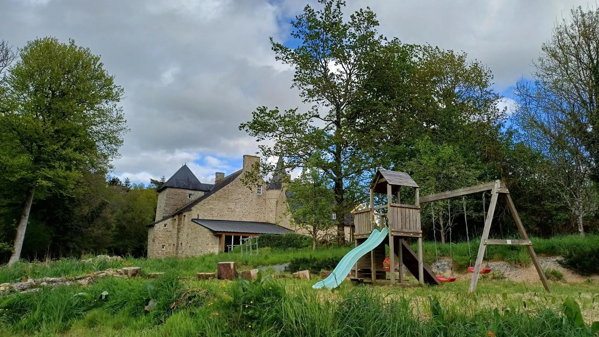 Chateau De Kerouallan Lignol France